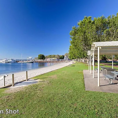 Bayview Apartments: Central Stockton Street Retreat Nelson Bay Exterior photo